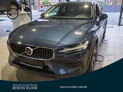 Blau denim blue / metallic Gebraucht 2023 Volvo V60 CC Plus Kombi | 34.990 € (Guter Preis)