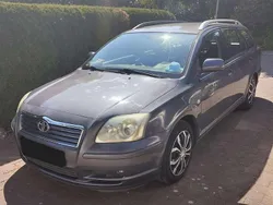 Grau Gebraucht 2006 Toyota Avensis Travel Kombi | 2.300 € (Fairer Preis)