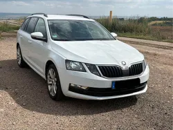 Weiß Gebraucht 2017 Skoda Octavia Ambition Kombi | 13.700 € (Fairer Preis)