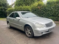 Silber Gebraucht 2001 Mercedes C180 Limousine | 1.150 €