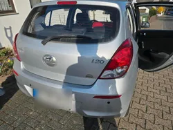 Silber Gebraucht 2014 Hyundai i20 Kleinwagen | 3.300 €