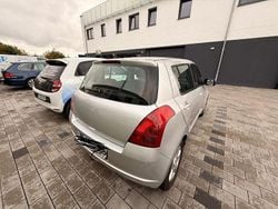 Silber Gebraucht 2005 Suzuki Swift Comfort Limousine | 2.700 € (Fairer Preis)