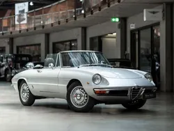 Silber Gebraucht 1968 Alfa Romeo Spider Cabrio | 45.990 €