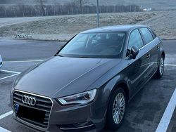 Grau Gebraucht 2014 Audi A3 Ambiente Kombi | 13.000 € (Fairer Preis)