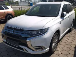 Perlmuttweiss (p) Gebraucht 2019 Mitsubishi Outlander P-HEV Top SUV | 22.550 € (Fairer Preis)