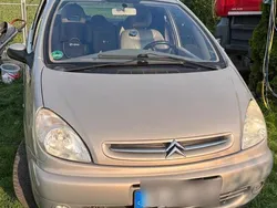 Gelb Gebraucht 2003 Citroën Xsara Picasso Van / Kleinbus | 2.500 € (Teuer)