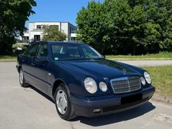 Blau Gebraucht 1999 Mercedes E240 Classic Limousine | 4.499 € (Etwas zu teuer)