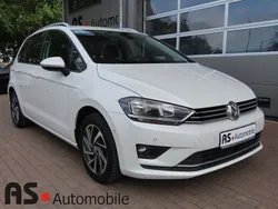 Weiß Gebraucht 2017 VW Golf Sportsvan Sound Van / Kleinbus | 12.590 € (Fairer Preis)