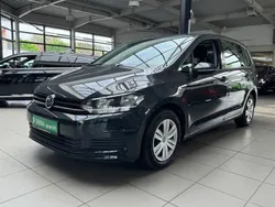 Uranograu uni Gebraucht 2018 VW Touran Trendline Van / Kleinbus | 19.890 € (Guter Preis)