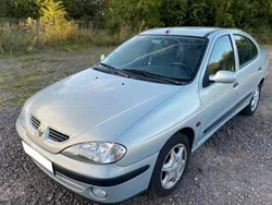 Silber Gebraucht 2000 Renault Mégane Limousine | 990 € (Fairer Preis)