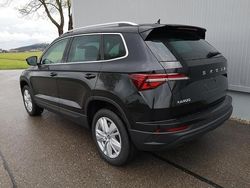 Nevadaweiß metallic Neu 2025 Skoda Karoq Selection SUV | 35.768 € (Guter Preis)