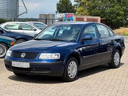 Blau Gebraucht 2000 VW Passat Comfortline Limousine | 3.990 € (Teuer)