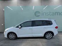 Weiß Gebraucht 2024 VW Touran Pro Van / Kleinbus | 35.599 € (Fairer Preis)