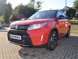 Bright red / cosmic black Neu 2025 Suzuki Vitara Comfort+ SUV | 28.990 € (Etwas zu teuer)
