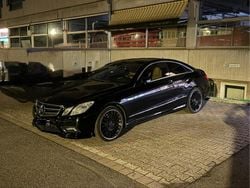 Schwarz Gebraucht 2010 Mercedes R500 AMG Van / Kleinbus | 18.550 € (Teuer)