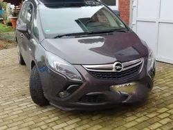 Braun Gebraucht 2016 Opel Zafira Tourer Van / Kleinbus | 4.800 €