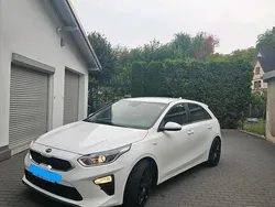 Weiß Gebraucht 2019 Kia Ceed Edition 7 Kleinwagen | 13.250 € (Teuer)
