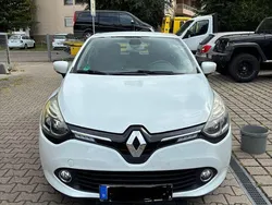 Weiß Gebraucht 2015 Renault Clio IV Dynamique Limousine | 5.600 € (Fairer Preis)