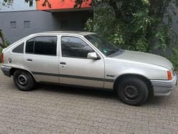 Silber Gebraucht 1991 Opel Kadett Kleinwagen | 1.500 €