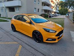 Orange Gebraucht 2018 Ford Focus Sport Limousine | 19.500 €