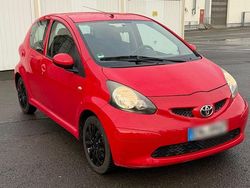 Rot Gebraucht 2007 Toyota Aygo Kleinwagen | 2.299 € (Etwas zu teuer)