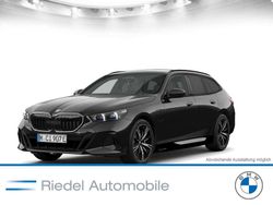 Saphirschwarz metallic Neu 2025 BMW 550e Comfort Edition Kombi | 91.490 € (Fairer Preis)