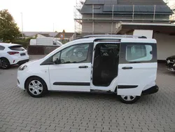 Weiß Gebraucht 2021 Ford Tourneo Courier Van / Kleinbus | 10.599 € (Fairer Preis)