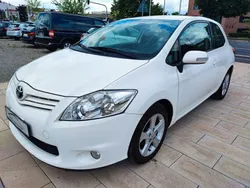 Weiß Gebraucht 2012 Toyota Auris SR Kleinwagen | 6.450 €