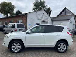 Weiß Gebraucht 2012 Toyota RAV4 Life SUV | 10.999 € (Fairer Preis)