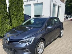 Grau Gebraucht 2020 Renault Clio V Experience Limousine | 11.490 € (Fairer Preis)