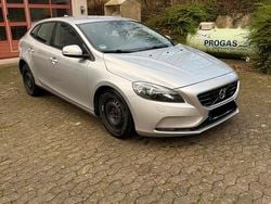 Silber Gebraucht 2015 Volvo V40 Momentum Kombi | 8.490 € (Guter Preis)