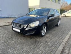 Schwarz Gebraucht 2013 Volvo V60 Momentum Kombi | 5.990 € (Guter Preis)