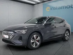 Grau Gebraucht 2023 Audi Q8 e-tron SUV | 50.049 € (Guter Preis)