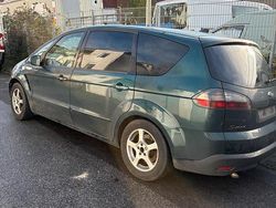 Grün Gebraucht 2010 Ford S-MAX S Van / Kleinbus | 1.800 € (Guter Preis)