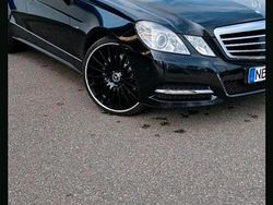 Schwarz Gebraucht 2011 Mercedes E350 Limousine | 13.500 € (Teuer)
