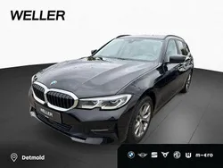 Schwarz (schwarz) Gebraucht 2021 BMW 320 Advantage Kombi | 29.990 € (Fairer Preis)