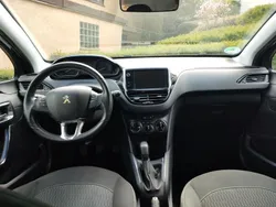 Schwarz Gebraucht 2017 Peugeot 208 Urban Move Kleinwagen | 7.400 € (Fairer Preis)