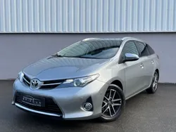 Silber Gebraucht 2015 Toyota Auris Touring Sports Edition Kombi | 6.790 € (Fairer Preis)