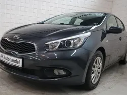 Grau Gebraucht 2015 Kia Ceed Limousine | 7.199 € (Fairer Preis)