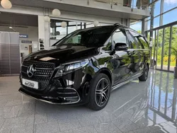 Obsidianschwarz metallic Gebraucht 2025 Mercedes V300 AMG Van / Kleinbus | 108.700 €