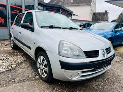 Silber Gebraucht 2005 Renault Clio II Dynamique Limousine | 1.699 € (Guter Preis)