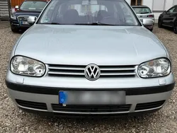 Grau Gebraucht 2002 VW Golf IV Kleinwagen | 600 €