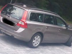 Gold Gebraucht 2010 Volvo V70 Momentum Kombi | 3.900 € (Guter Preis)