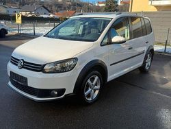 Weiß Gebraucht 2013 VW Touran Cross Van / Kleinbus | 9.999 € (Fairer Preis)