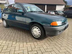 Grün Gebraucht 1994 Opel Astra Limousine | 2.350 €