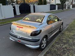 Grau Gebraucht 2001 Peugeot 206 CC Cabrio | 2.600 € (Teuer)