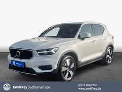 Crystal weißperleffekt Gebraucht 2020 Volvo XC40 Momentum SUV | 22.880 € (Fairer Preis)