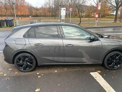 Grau Gebraucht 2023 Opel Astra GS Line Limousine | 19.890 € (Fairer Preis)