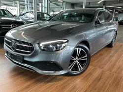 Grau Gebraucht 2023 Mercedes E220 Avantgarde Limousine | 41.980 € (Fairer Preis)