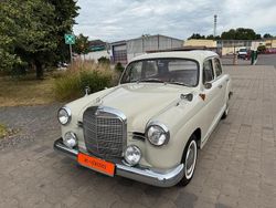 Weiß Gebraucht 1962 Mercedes C180 Classic Limousine | 29.999 €